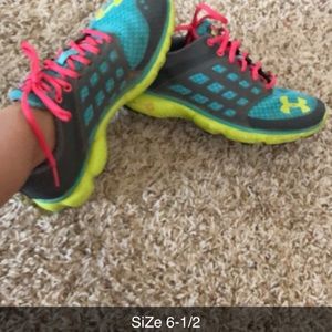 Under Armour SZ- 6-1/2